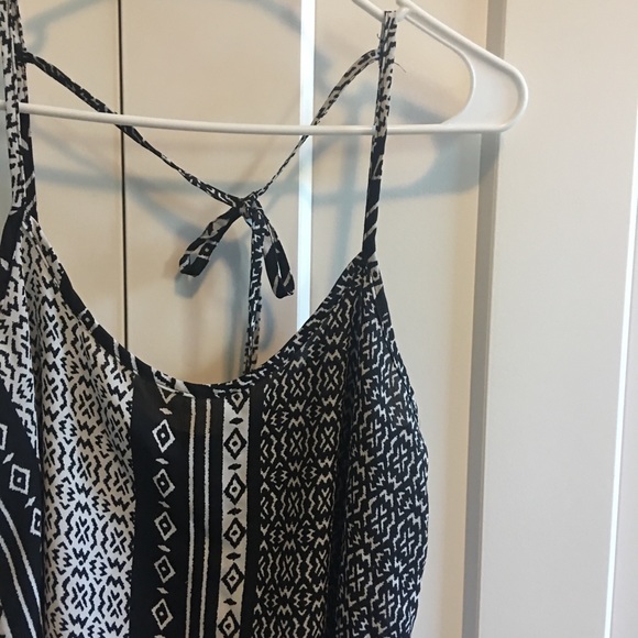 SALE! 3/15$ Forever 21 Aztec Blouse - Picture 2 of 6